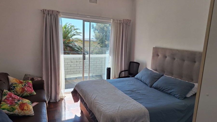 2 Bedroom Property for Sale in Vredehoek Western Cape